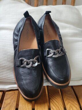 Vionic Cynthia Loafer | Black Leather | Sz 8 |Chain Detail | Lugsole | Orthotic